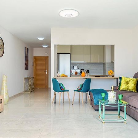 Esmeralda. Lovely And New Apartment Right By The Ocean! 卡亚俄萨尔瓦赫 外观 照片