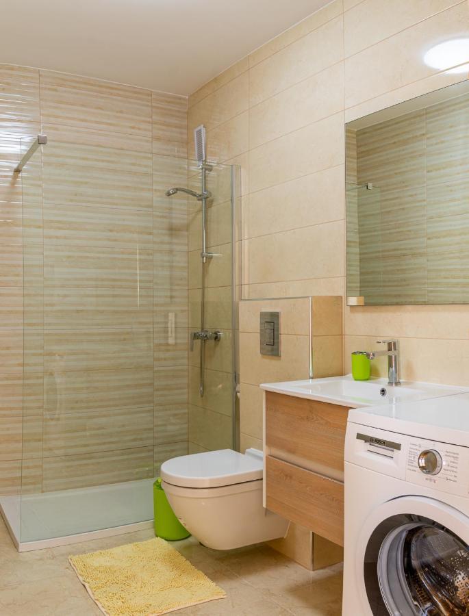 Esmeralda. Lovely And New Apartment Right By The Ocean! 卡亚俄萨尔瓦赫 外观 照片
