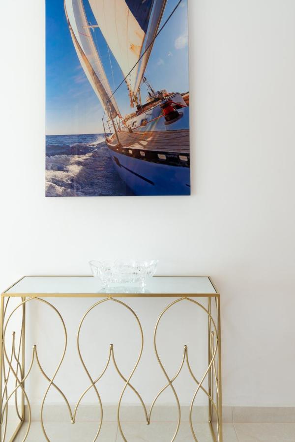 Esmeralda. Lovely And New Apartment Right By The Ocean! 卡亚俄萨尔瓦赫 外观 照片