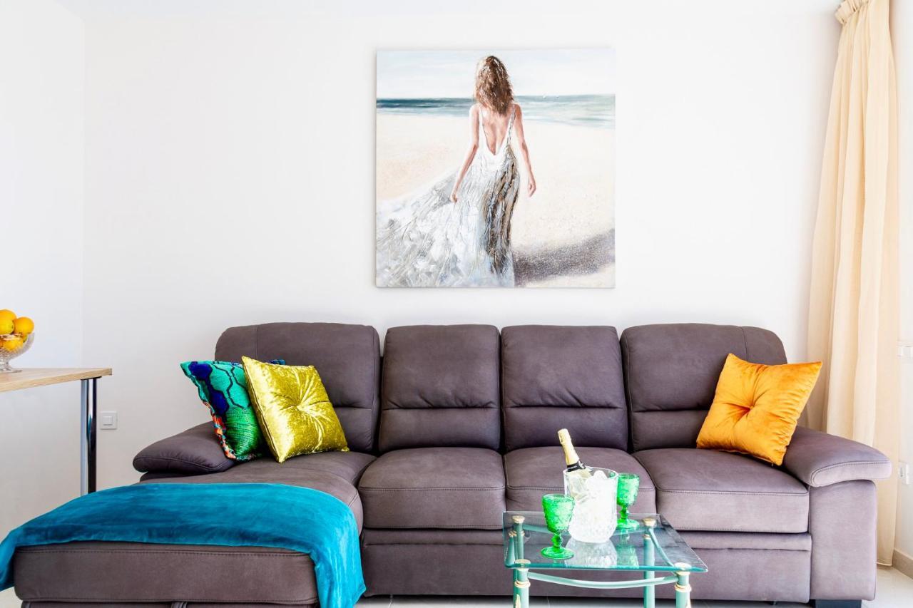Esmeralda. Lovely And New Apartment Right By The Ocean! 卡亚俄萨尔瓦赫 外观 照片